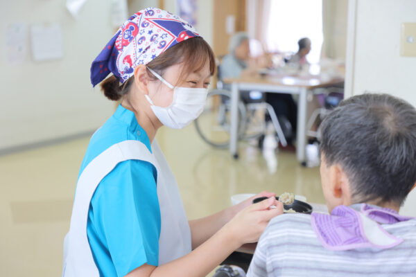 千葉県市原市・姉ヶ崎にある住宅型ホスピスリヤンド-絆-姉崎で働く介護職員