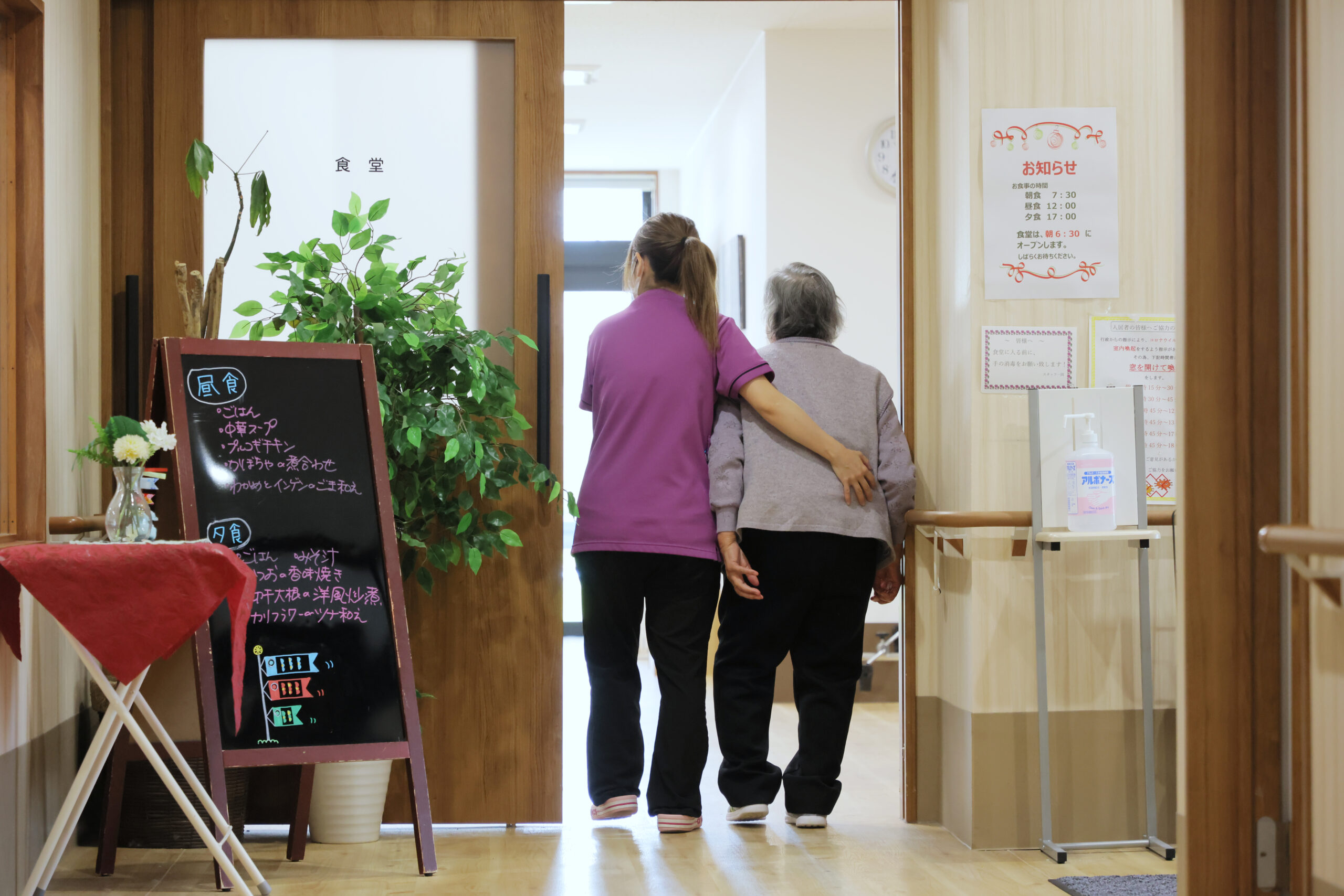 宮城県仙台市太白区にある医療対応型サービス付き高齢者向け住宅「リヤンド-絆-仙台太白」介護職員による見守り