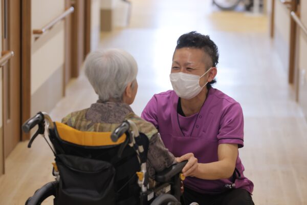 宮城県仙台市太白区にある医療対応型サービス付き高齢者向け住宅「リヤンド-絆-仙台太白」ご入居者様と介護職員